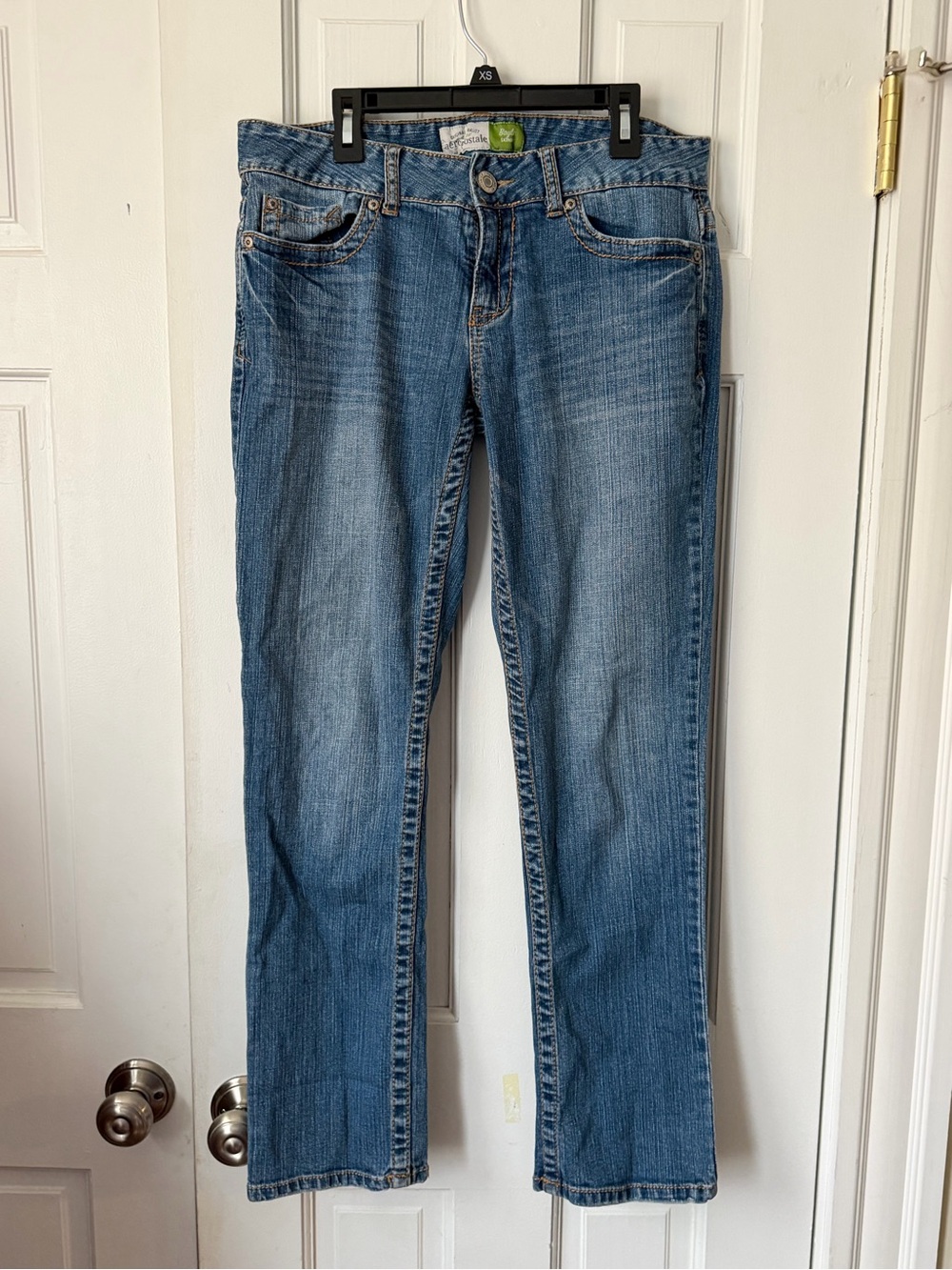 Vintage Aeropostale Women’s Blue Straight Leg Jeans